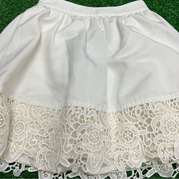 Express White Lace Embroidered Trim Mini Skirt Size 2 NWT - Picture 2 of 8